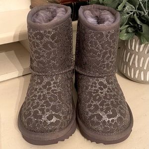 UGG Kids Boots in Gray and Silver
